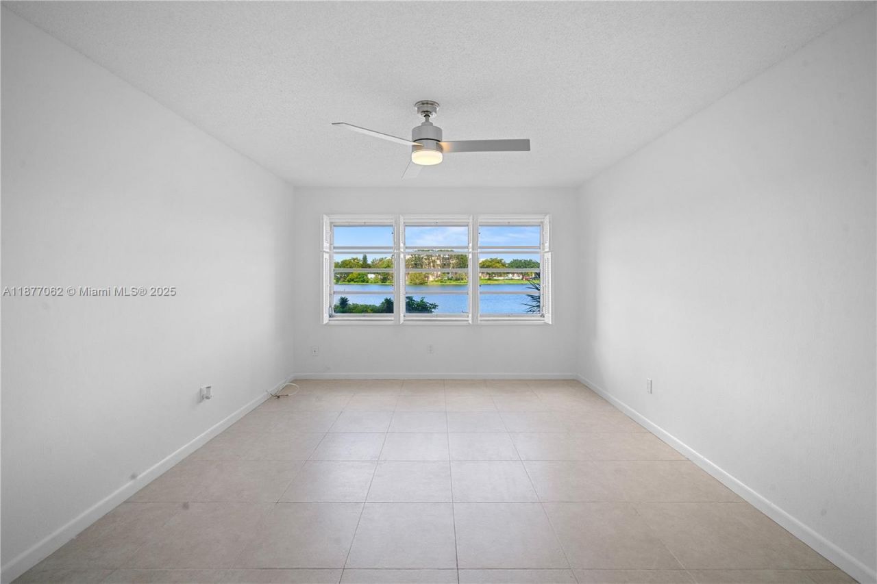 873 NE 195th St, Unit 107, Miami, FL 33179 Photo