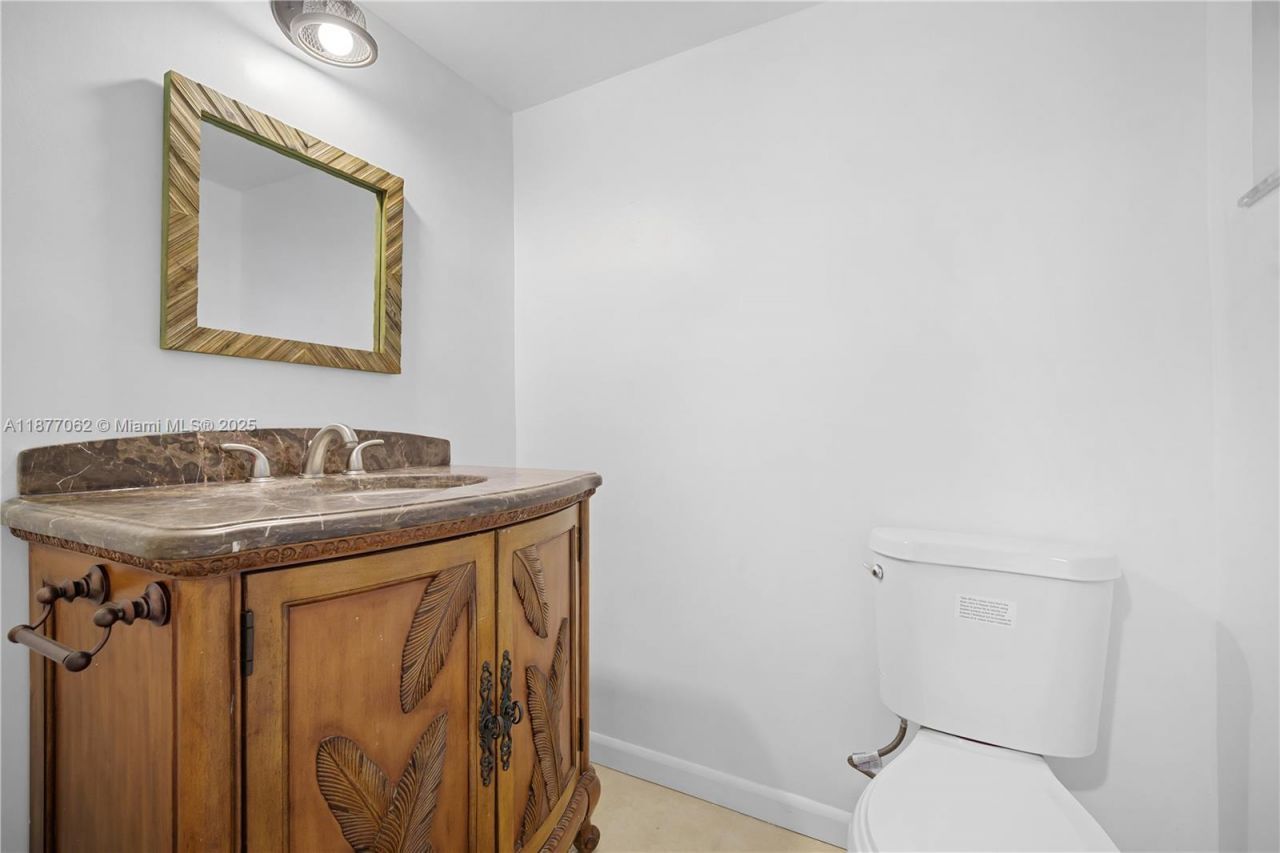 873 NE 195th St, Unit 107, Miami, FL 33179 Photo