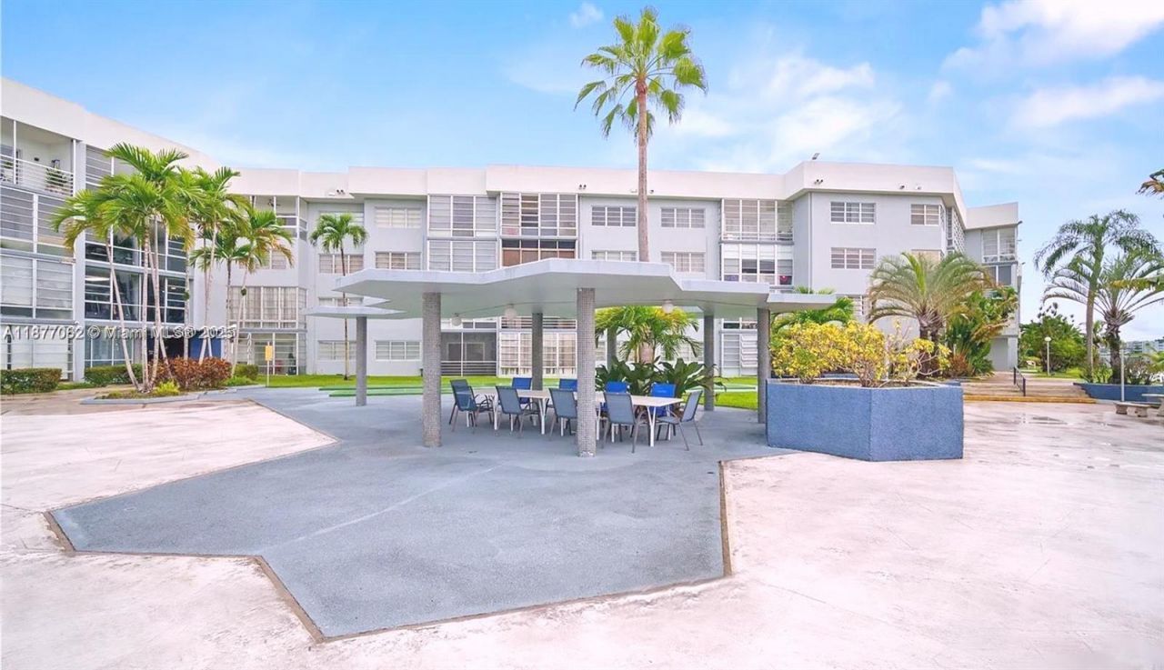 873 NE 195th St, Unit 107, Miami, FL 33179 Photo