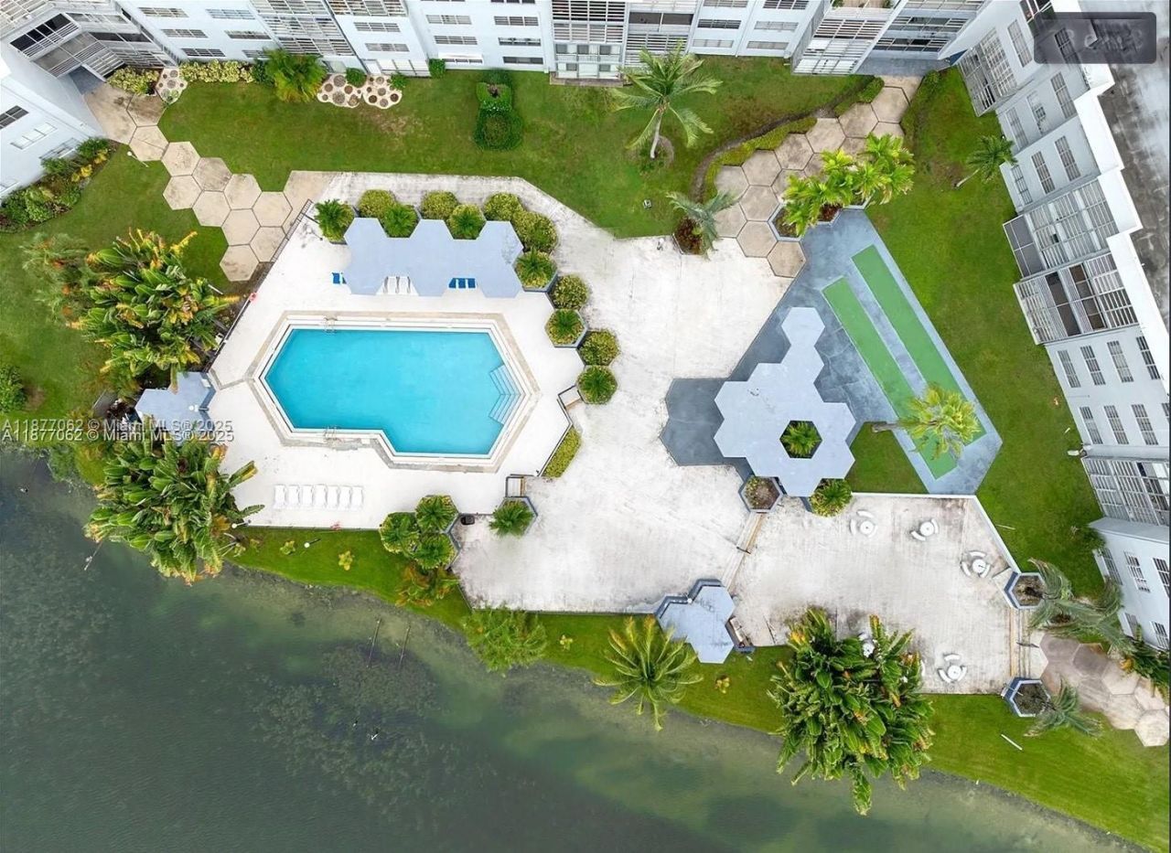 873 NE 195th St, Unit 107, Miami, FL 33179 Photo