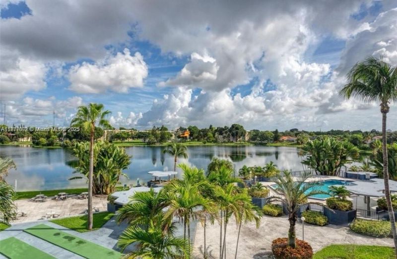 873 NE 195th St, Unit 107, Miami, FL 33179 Photo