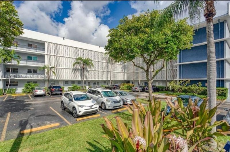 873 NE 195th St, Unit 107, Miami, FL 33179 Photo