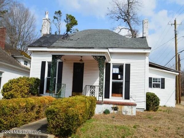 211 E Main Street, New Albany, MS 38652