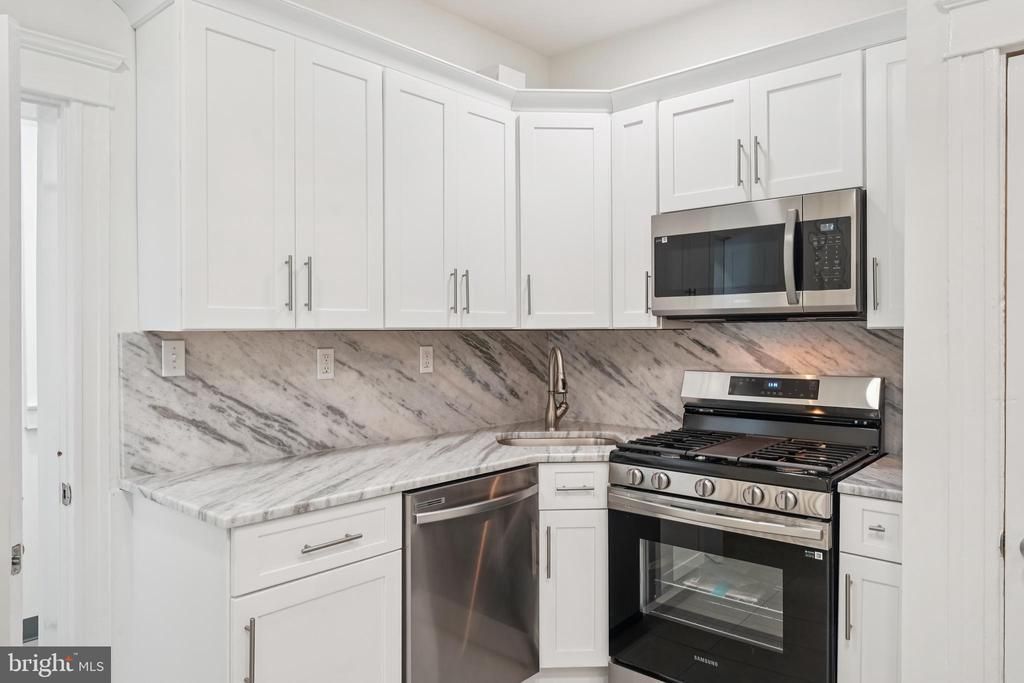 3853 17th Street, Philadelphia, PA 19140 Main Photo
