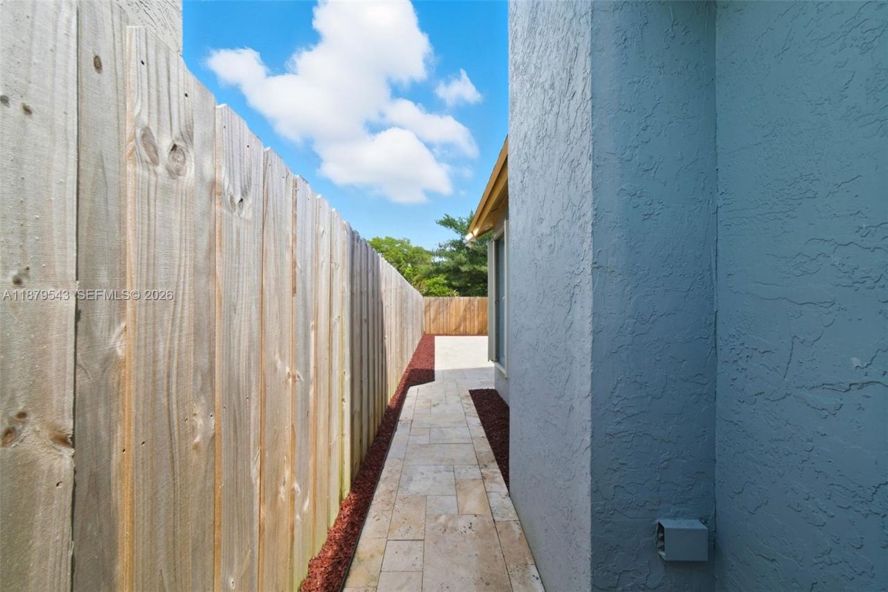 605 SW 15th St, Fort Lauderdale, FL 33315 Photo