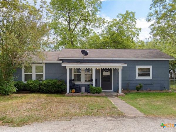 401 W Live Oak and 504 S Pecan Street, Moulton, TX 77975