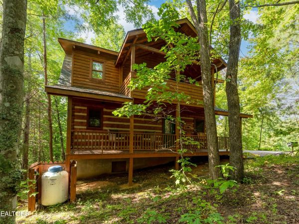 560 Thissa Way, Gatlinburg, TN 37738