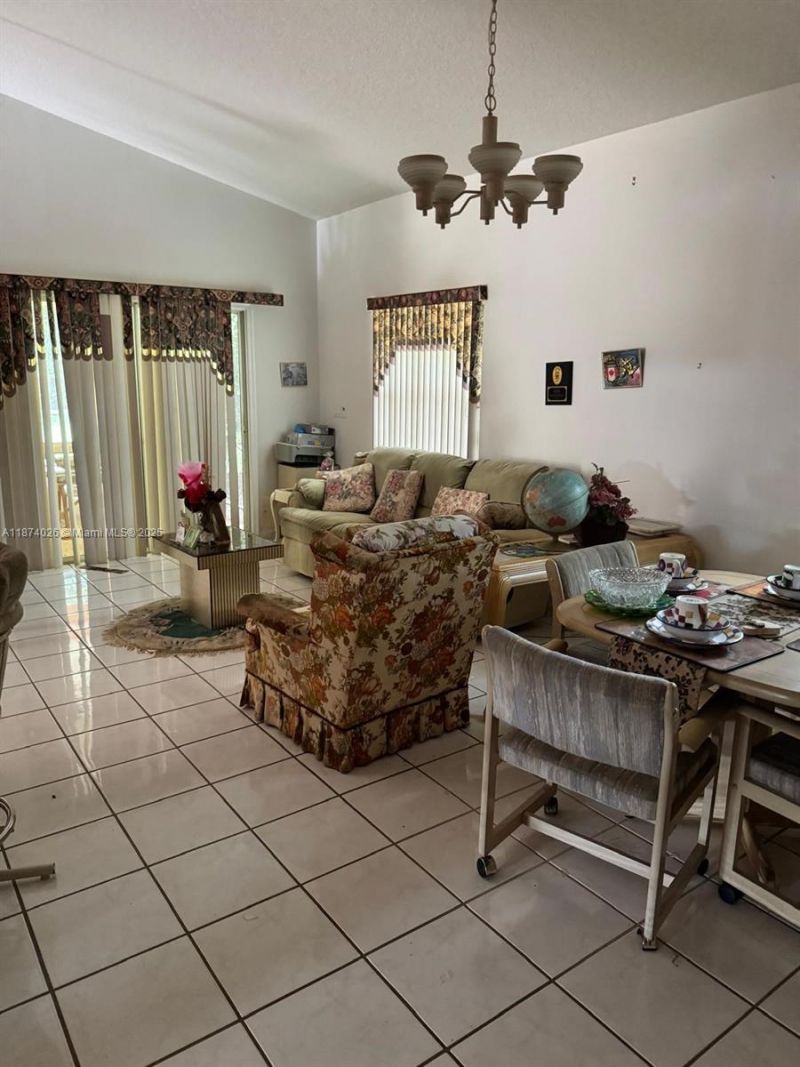 188 Gulfstream Cir, Royal Palm Beach, FL 33411 Photo