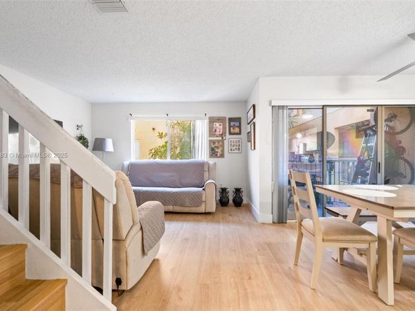 6235 Kendale Lakes Cir, Unit 247, Miami, FL 33183