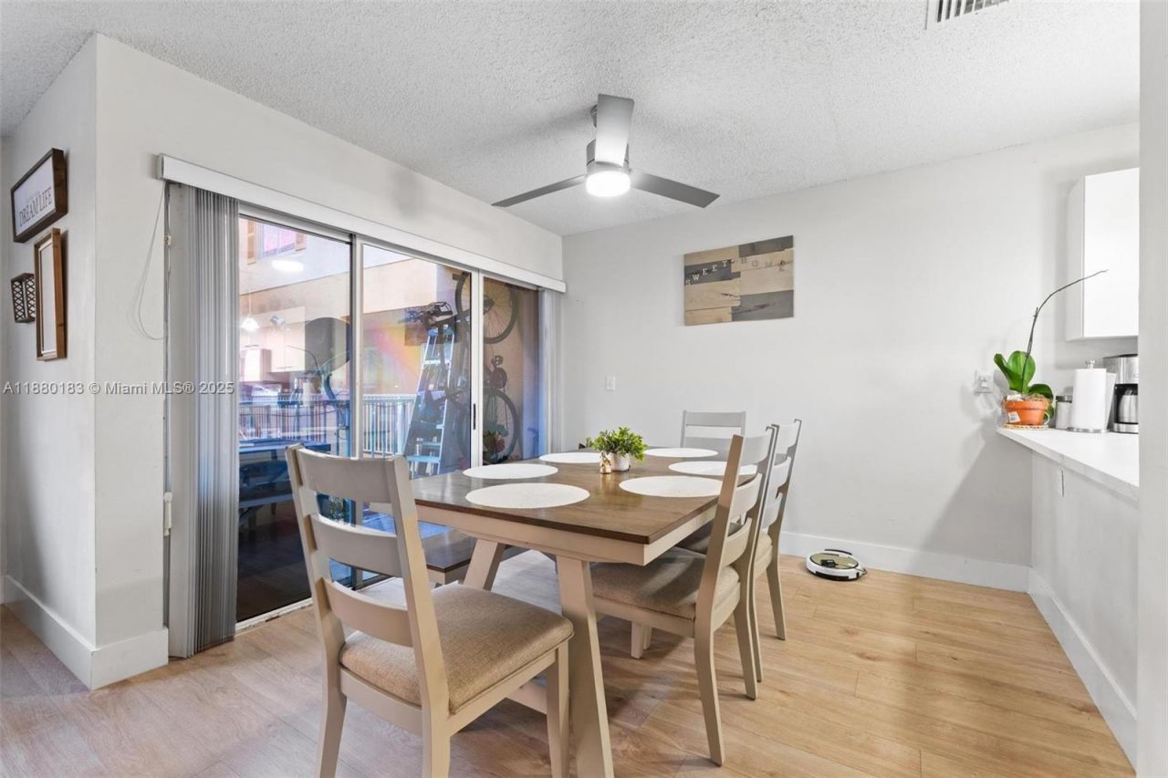 6235 Kendale Lakes Cir, Unit 247, Miami, FL 33183 Photo