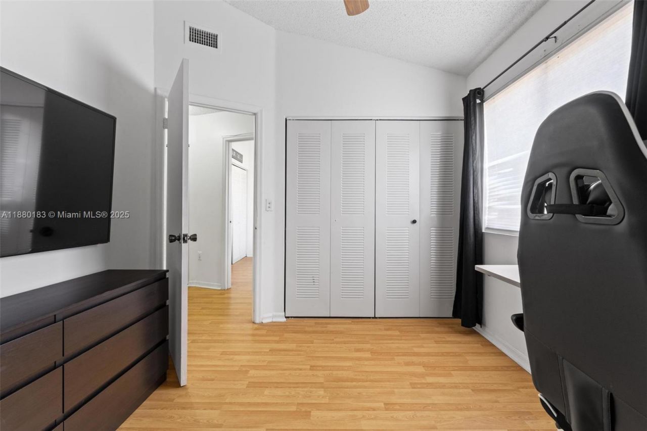 6235 Kendale Lakes Cir, Unit 247, Miami, FL 33183 Photo