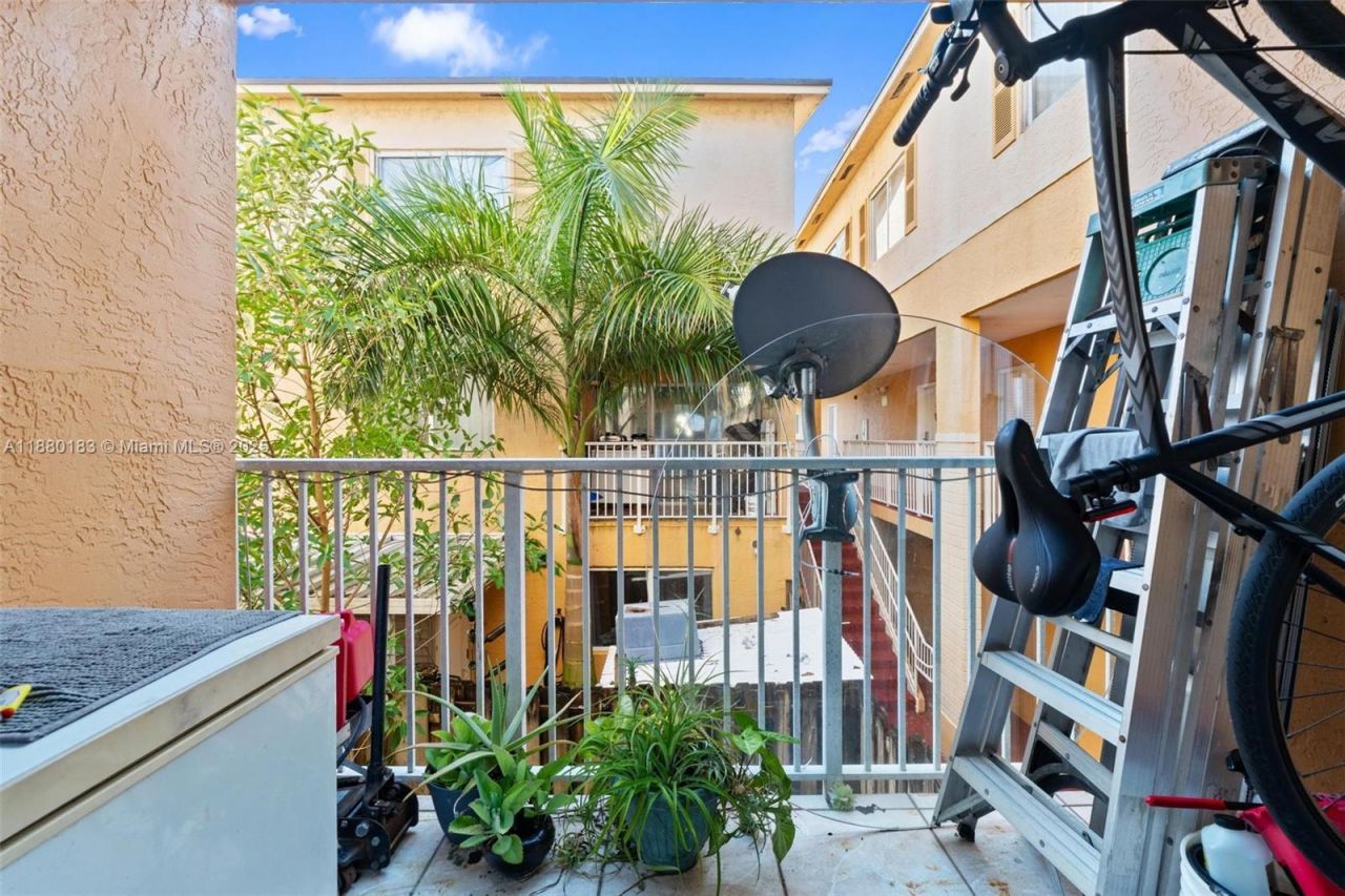 6235 Kendale Lakes Cir, Unit 247, Miami, FL 33183 Photo