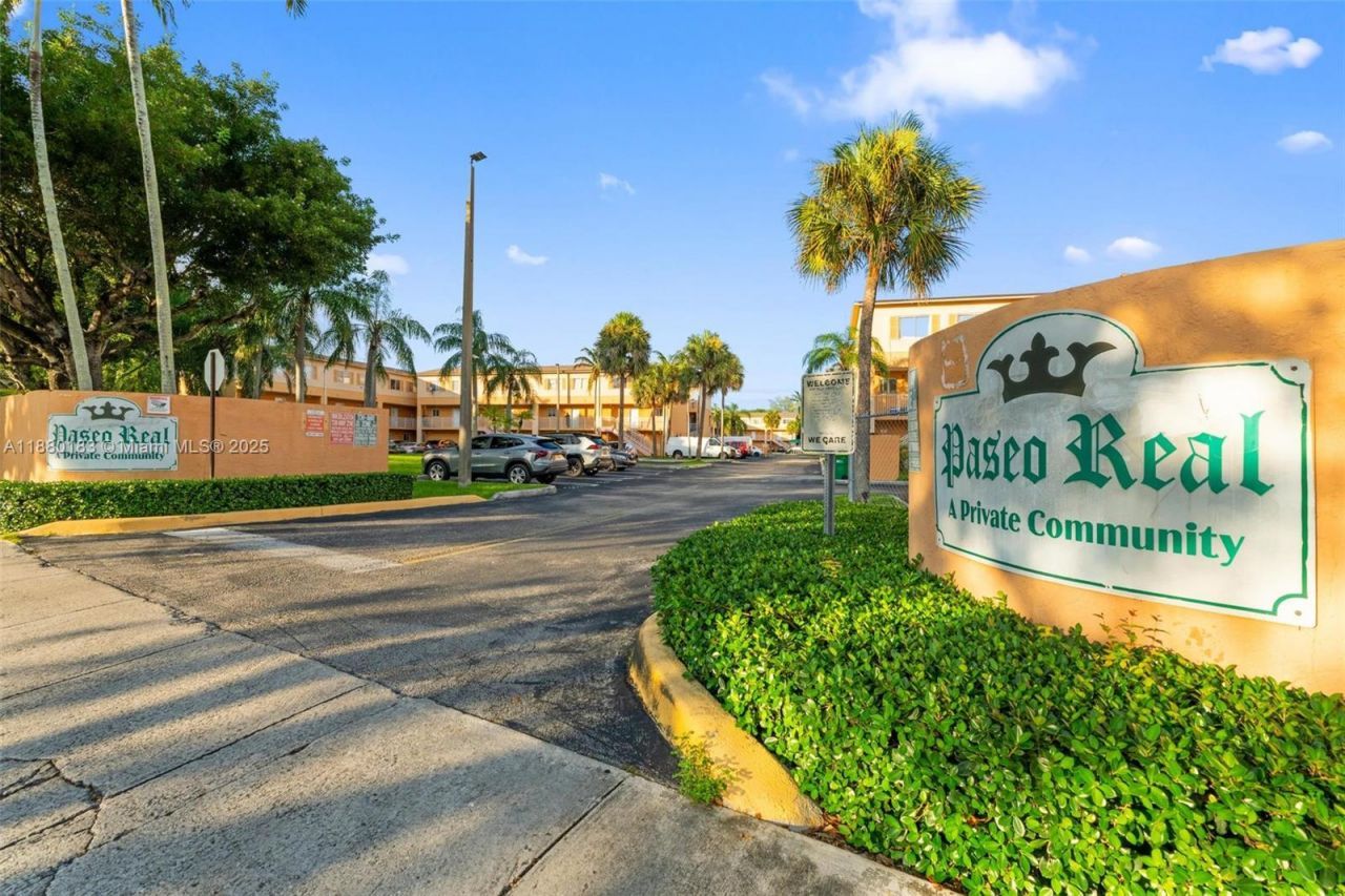 6235 Kendale Lakes Cir, Unit 247, Miami, FL 33183 Photo