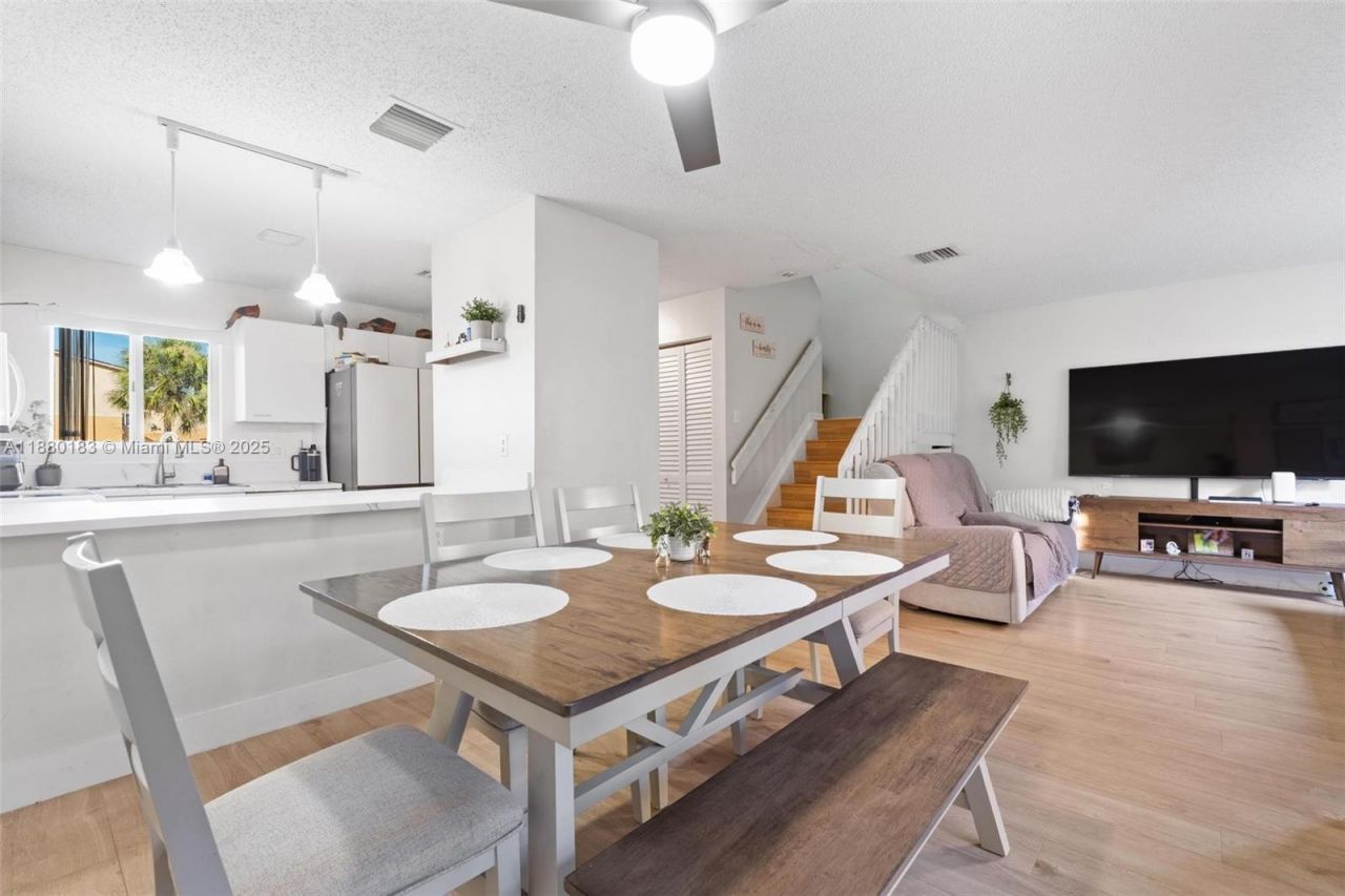 6235 Kendale Lakes Cir, Unit 247, Miami, FL 33183 Photo