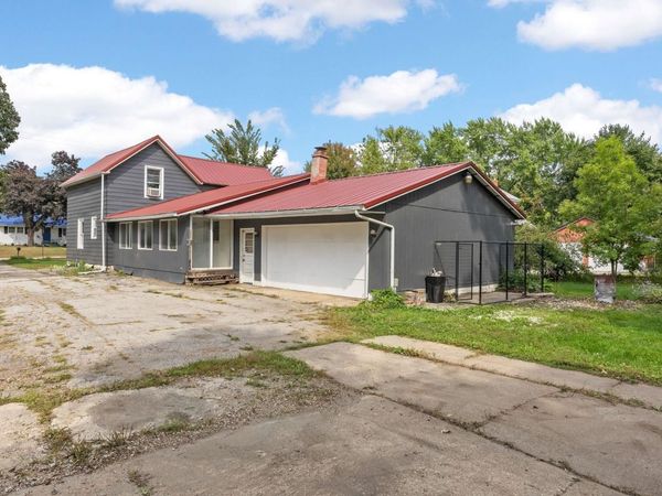 531 E Linn Street, Coggon, IA 52218