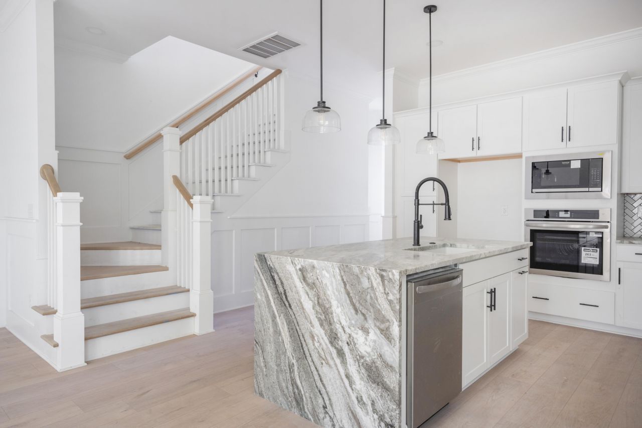 1057 Glenshaw Street Photo 9