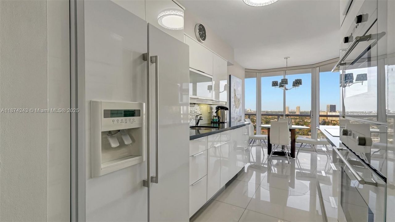 3598 Yacht Club Dr, Unit 1901, Aventura, FL 33180 Photo