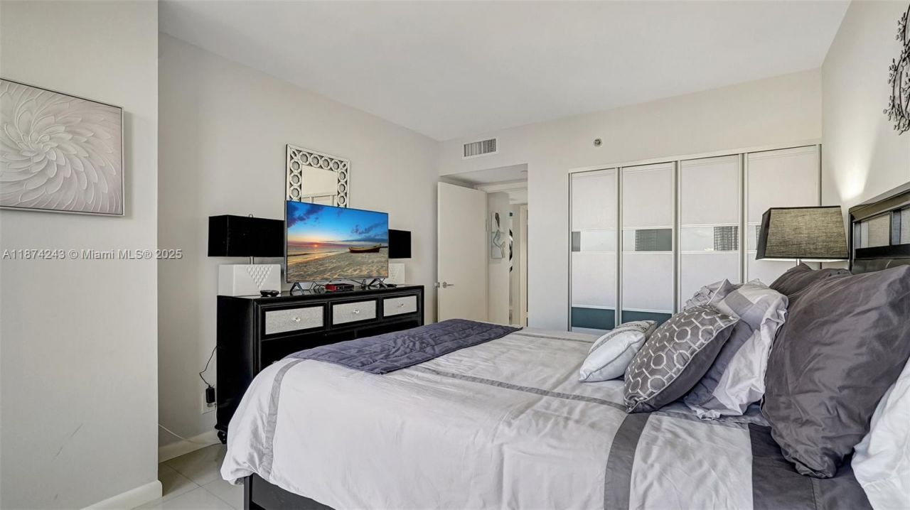 3598 Yacht Club Dr, Unit 1901, Aventura, FL 33180 Photo