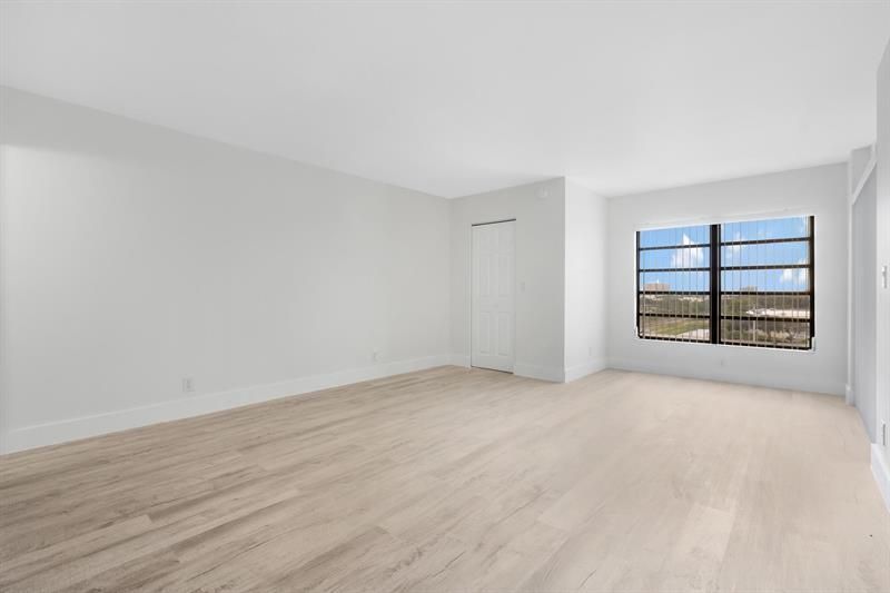 2200 S Cypress Bend Drive, Unit 805, Pompano Beach, FL 33069 Photo