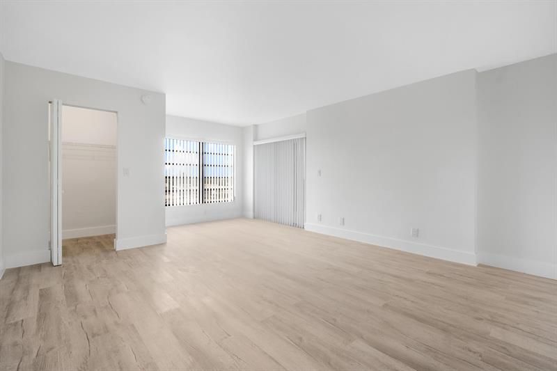 2200 S Cypress Bend Drive, Unit 805, Pompano Beach, FL 33069 Photo