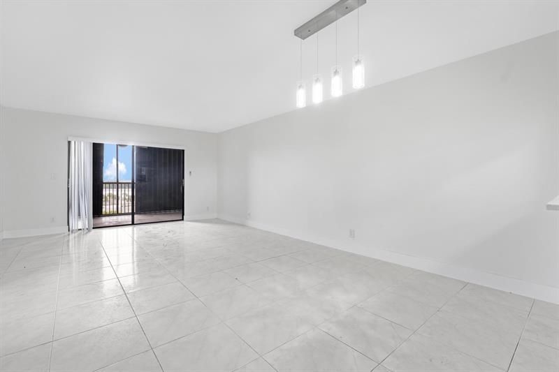 2200 S Cypress Bend Drive, Unit 805, Pompano Beach, FL 33069 Photo