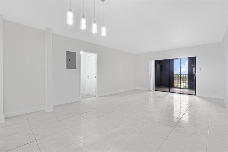 2200 S Cypress Bend Drive, Unit 805, Pompano Beach, FL 33069 Photo
