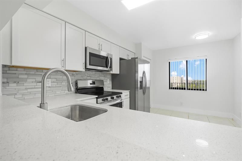 2200 S Cypress Bend Drive, Unit 805, Pompano Beach, FL 33069 Photo