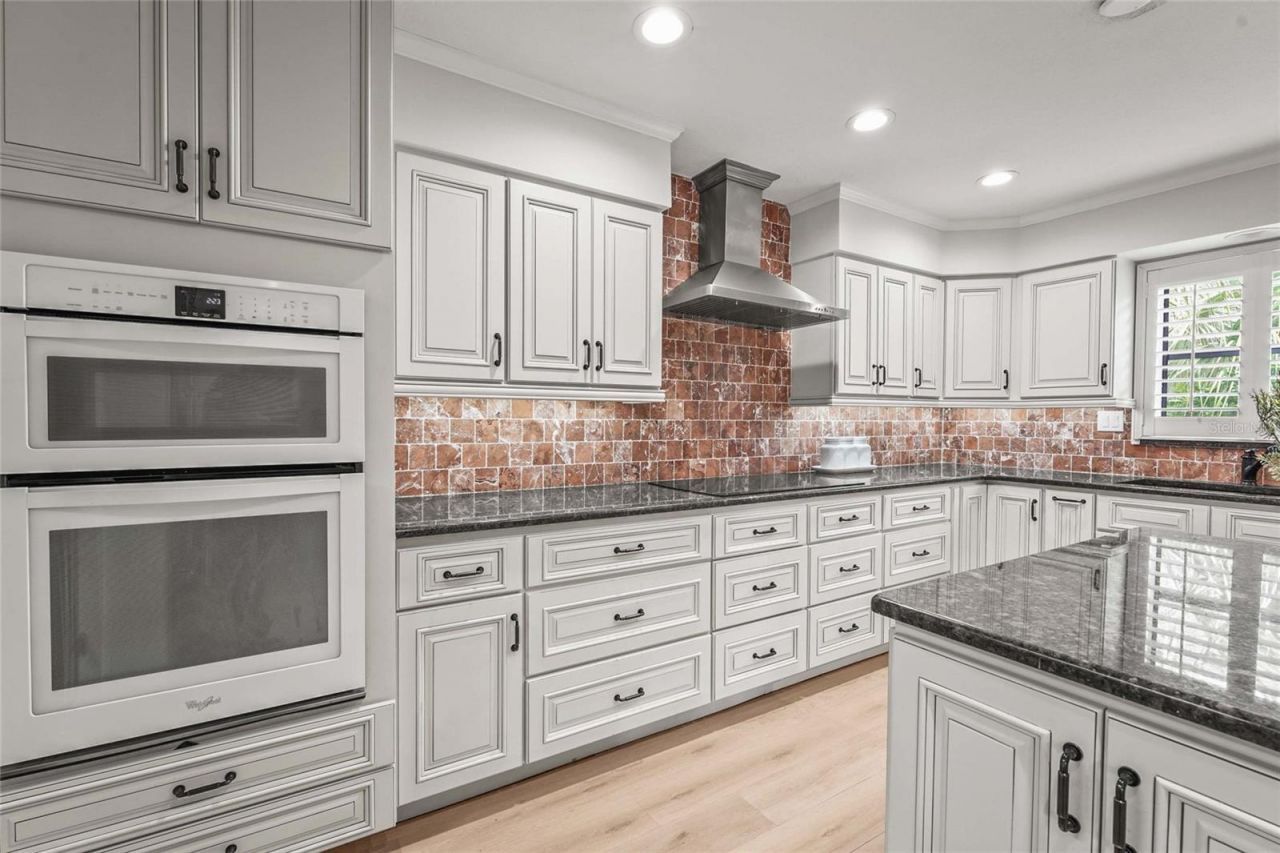 7845 Pine Trace Drive, Sarasota, FL 34243 Photo