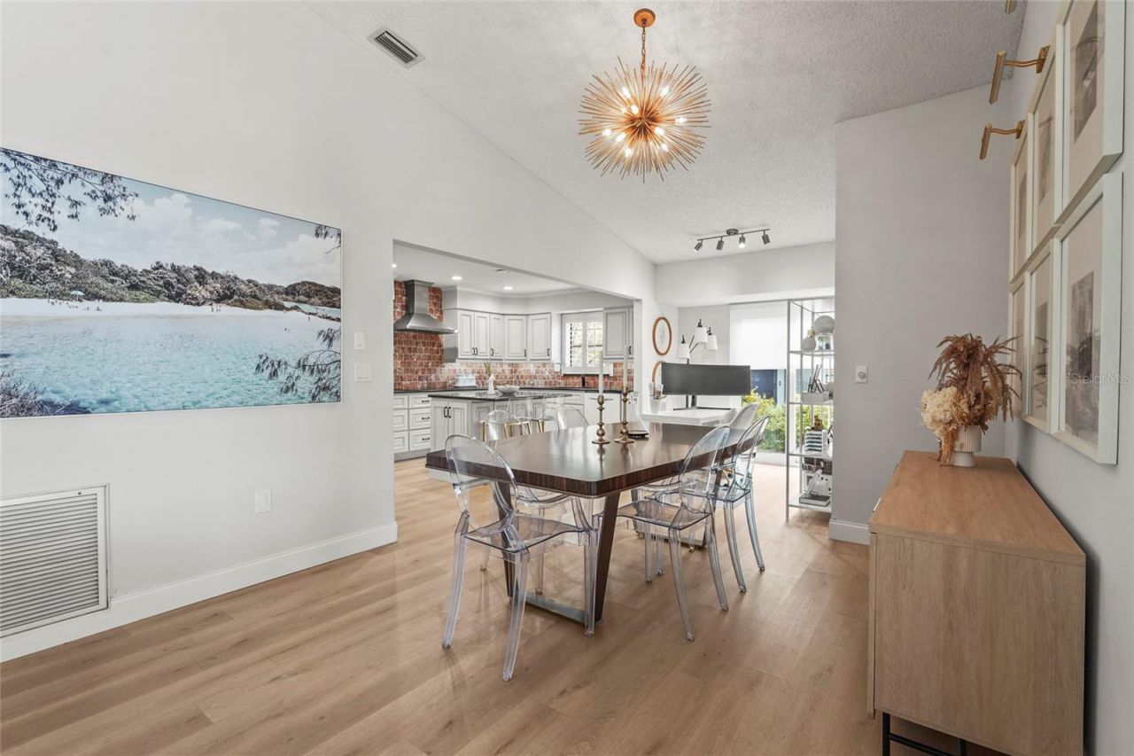 7845 Pine Trace Drive, Sarasota, FL 34243 Photo