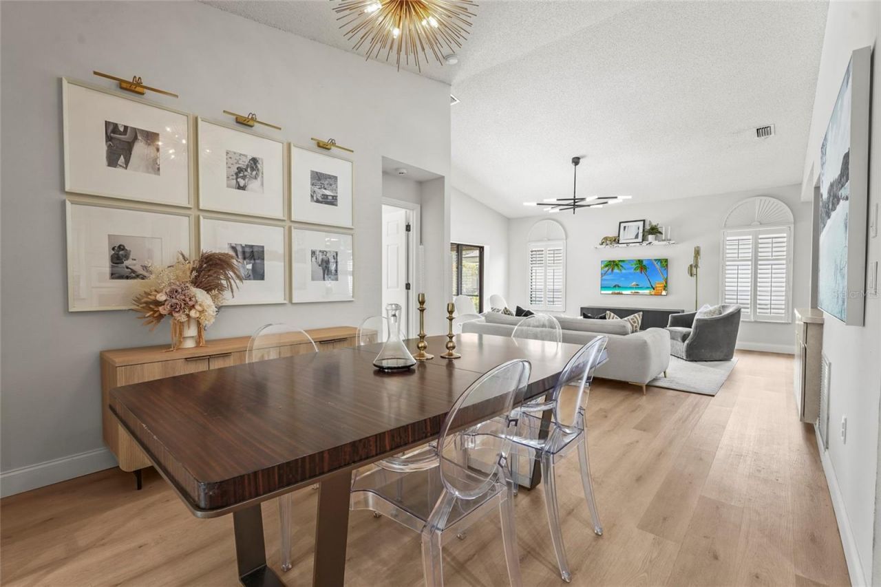 7845 Pine Trace Drive, Sarasota, FL 34243 Photo