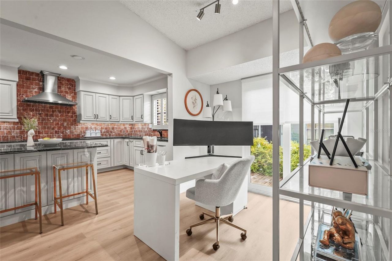 7845 Pine Trace Drive, Sarasota, FL 34243 Photo