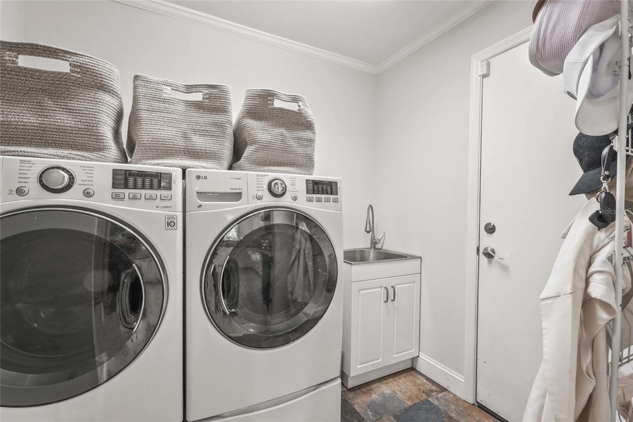 7845 Pine Trace Drive, Sarasota, FL 34243 Photo