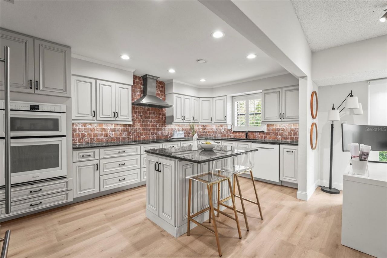 7845 Pine Trace Drive, Sarasota, FL 34243 Photo