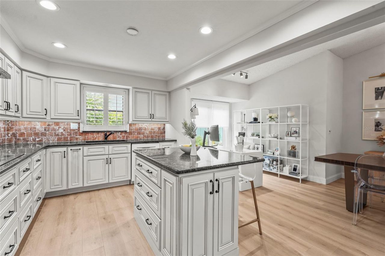 7845 Pine Trace Drive, Sarasota, FL 34243 Photo