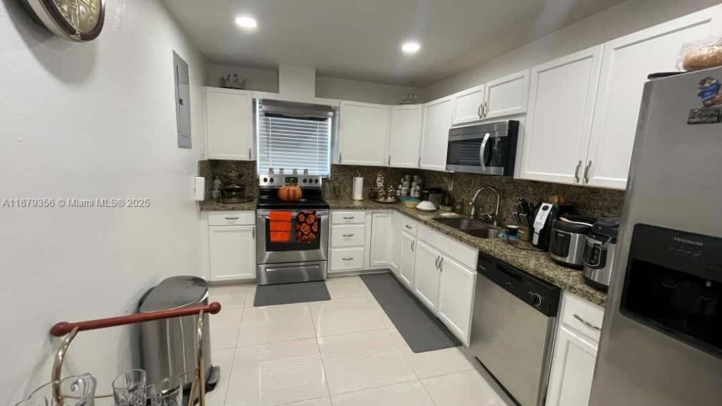 2915 SW 4th St, Miami, FL 33135 Photo