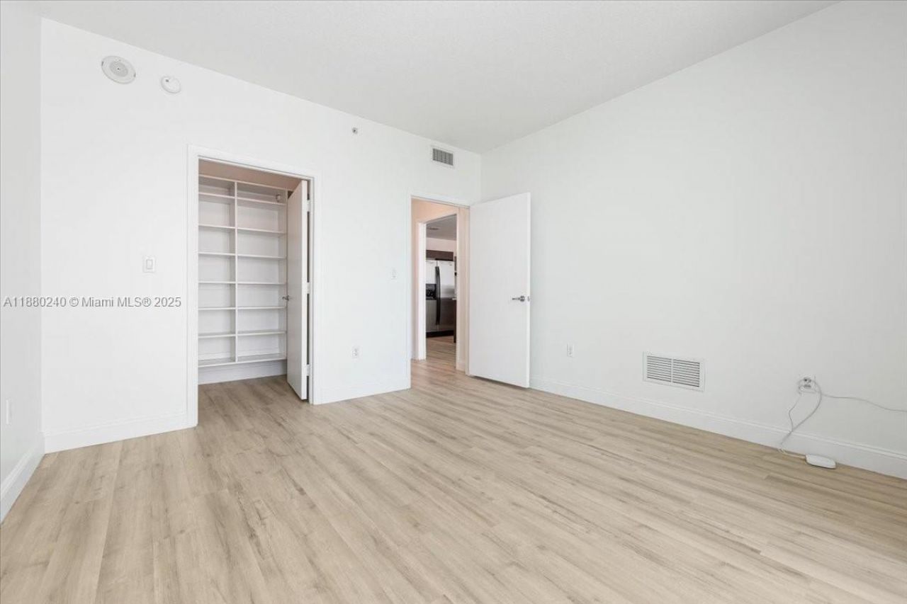 1900 N Bayshore Dr, Unit 1509, Miami, FL 33132 Photo