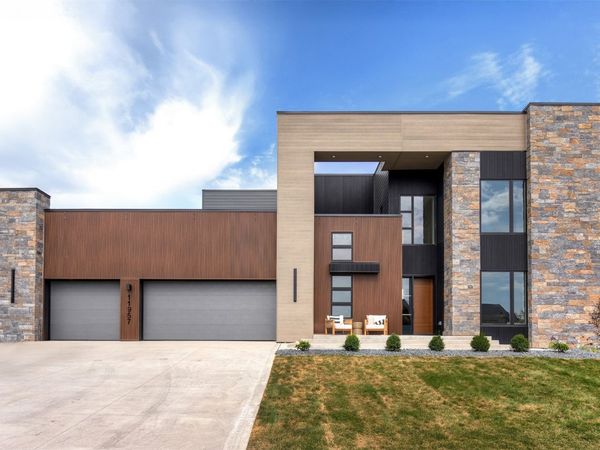 11957 Meadow Springs Drive, Johnston, IA 50131