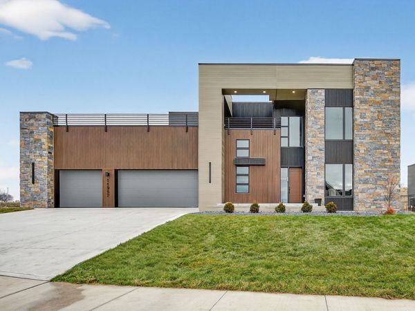 11957 Meadow Springs Drive, Johnston, IA 50131
