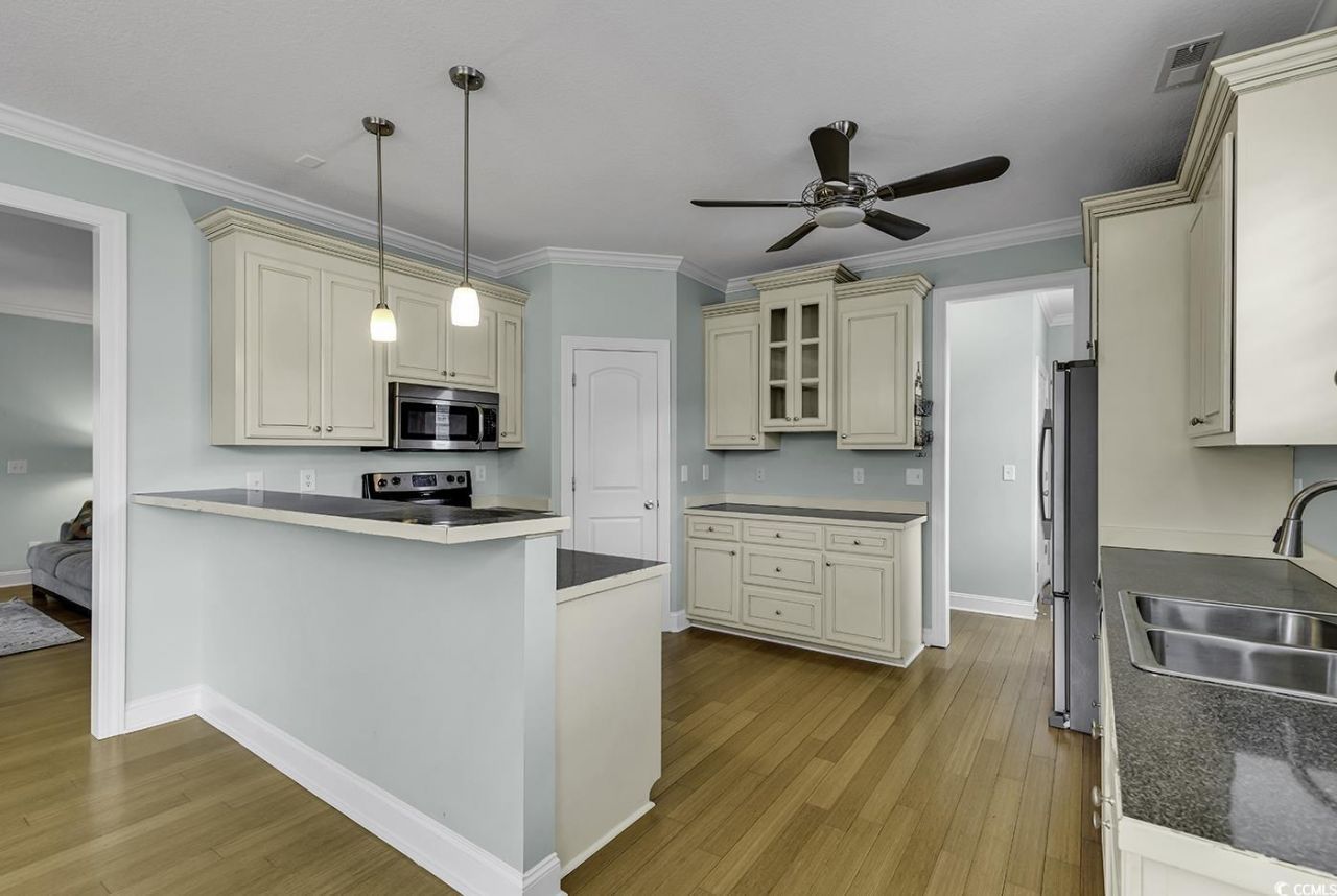 6 Cottage Dr. Photo 10