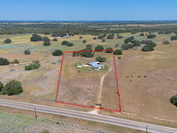 3752 FM 77, Nixon, TX 78140