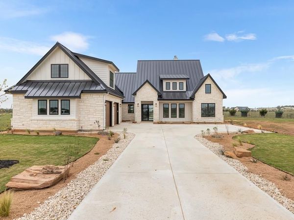 306 Interlaken ST, Fredericksburg, TX 78624