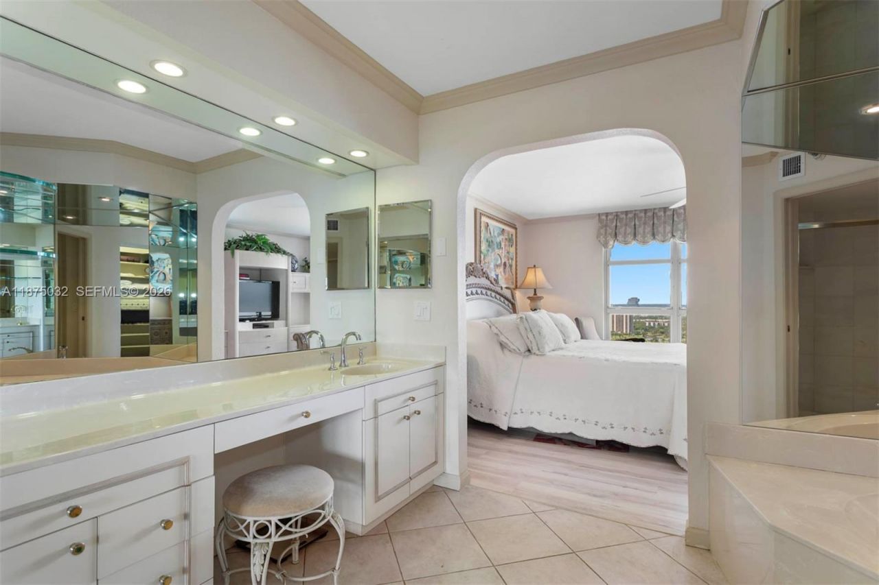 3500 Mystic Pointe Dr, Unit 3505, Aventura, FL 33180 Photo