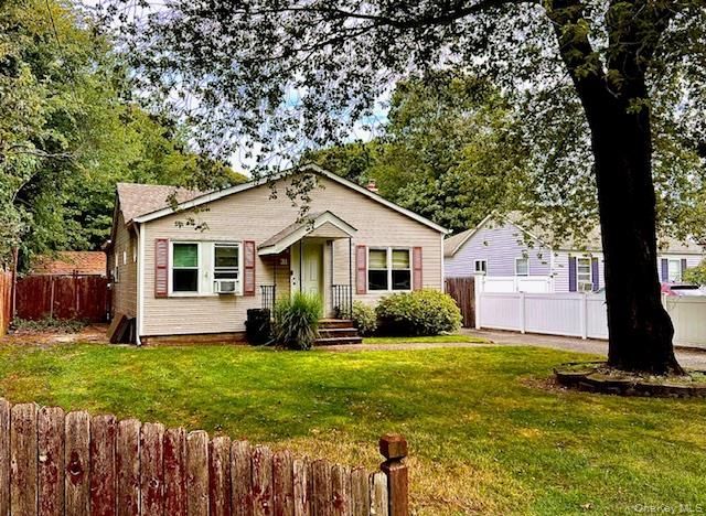 31 Champlain Street, Ronkonkoma, NY 11779 Main Photo