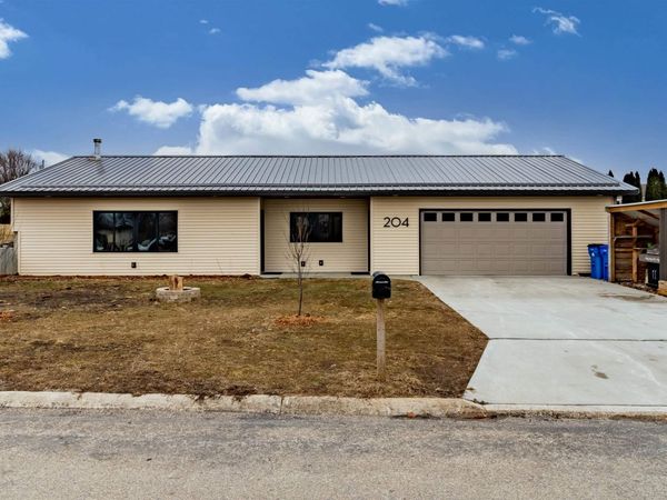 204 C Avenue, Grundy Center, IA 50638