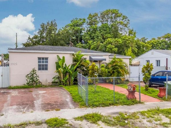 580 SE 2nd St, Hialeah, FL 33010
