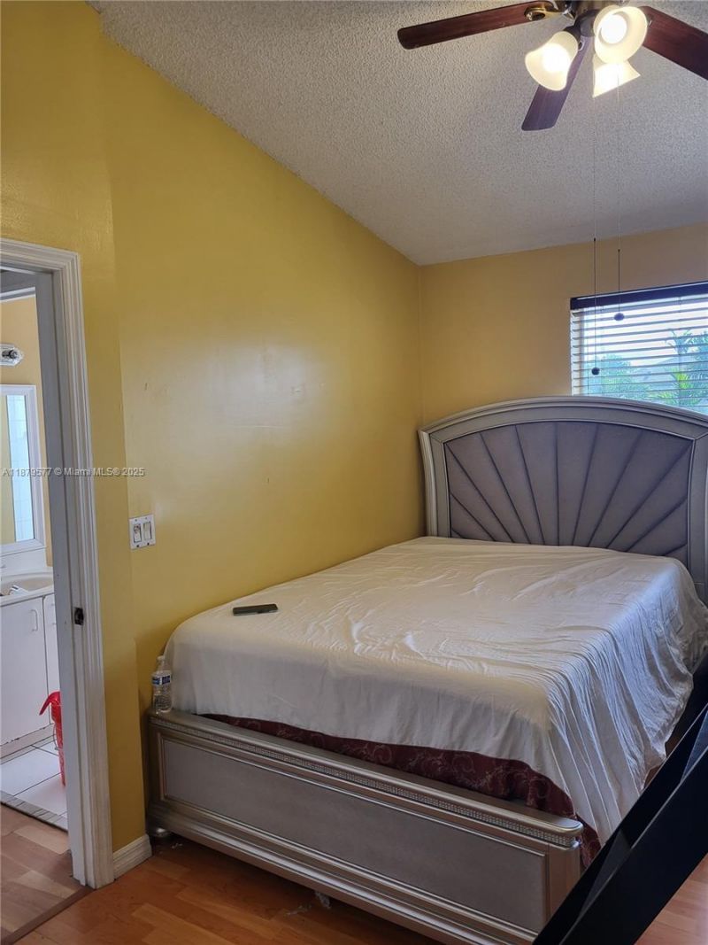 820 NE 212th Ter, Unit 6, Miami, FL 33179 Photo