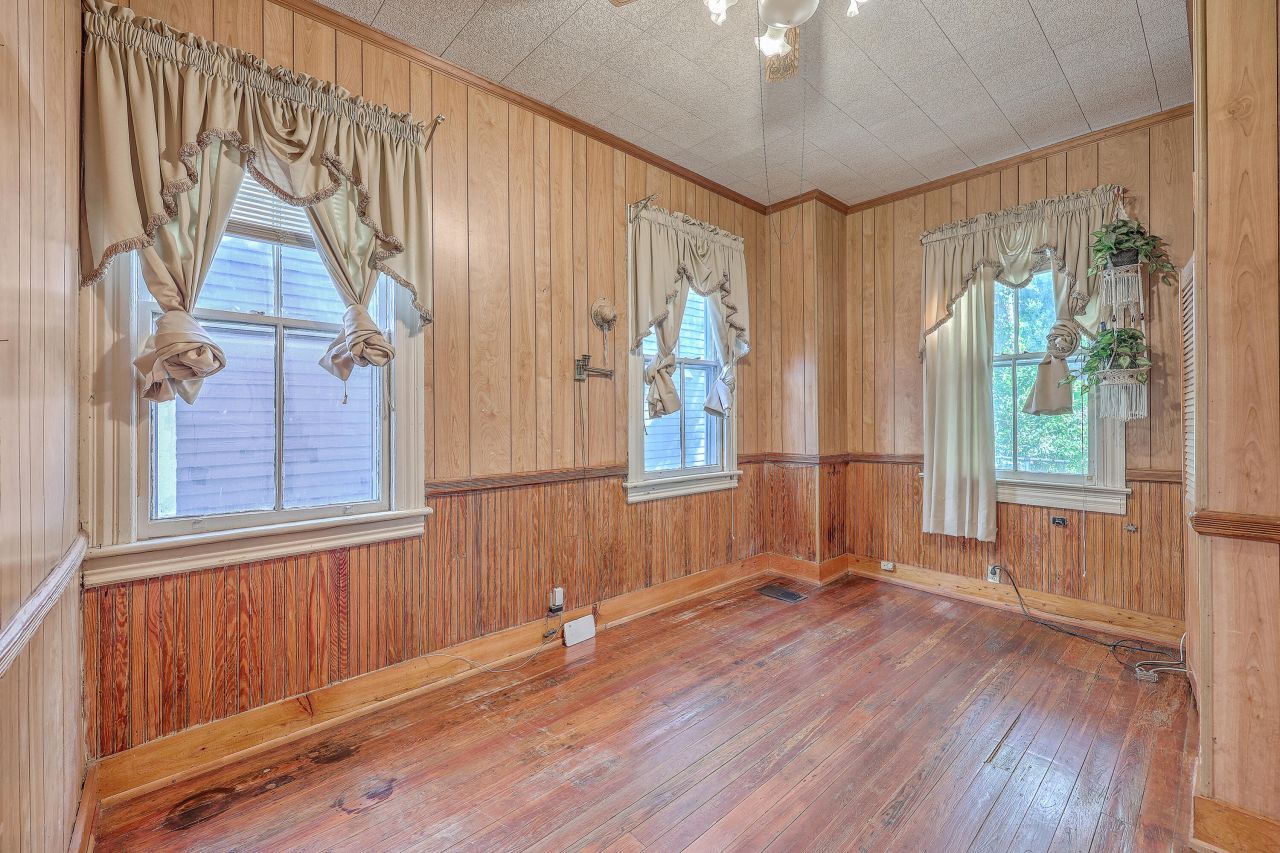 380 Ashley Avenue Photo 14