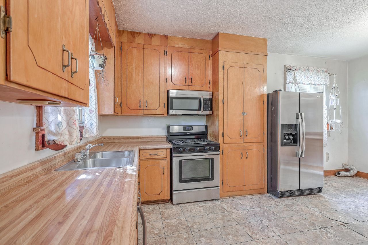 380 Ashley Avenue Photo 18