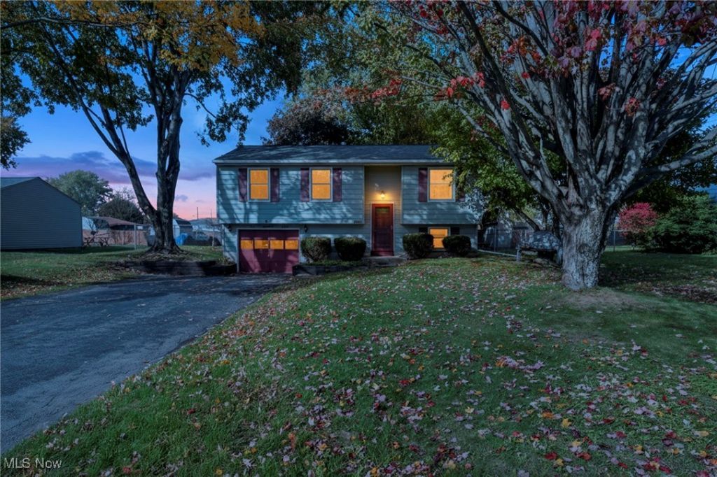 273 Atwood Street Nw, Champion, OH 44483 Main Photo