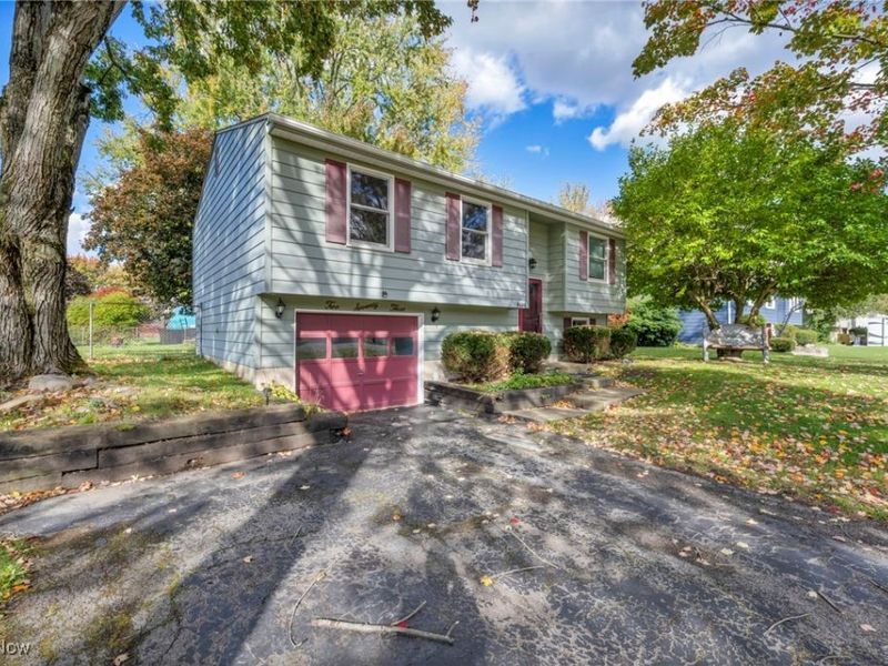 273 Atwood Street NW, Champion, OH 44483 Photo 2